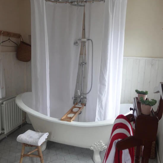 Bathroom serving bedrooms 2 and 3